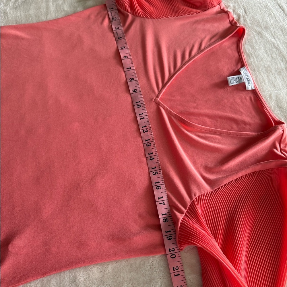 Calvin Klein Coral Relaxed Blouse with Flowing Fabric - Picture 3 of 11